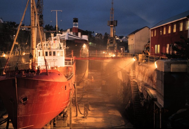 Hindholmen og Hestmanden i sandtåke i dokka